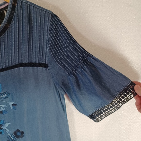 Nanette Lepore Size S Chambray Shift Dress Blue Embroidered Crochet Trim - Picture 3 of 10